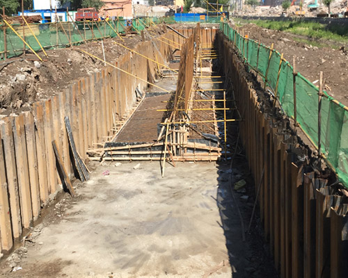 边坡挡土钢板桩施工